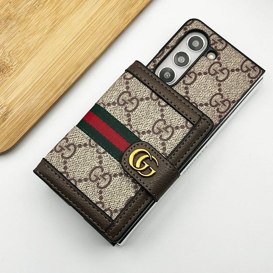 Elegant Design with Shoulder Strap