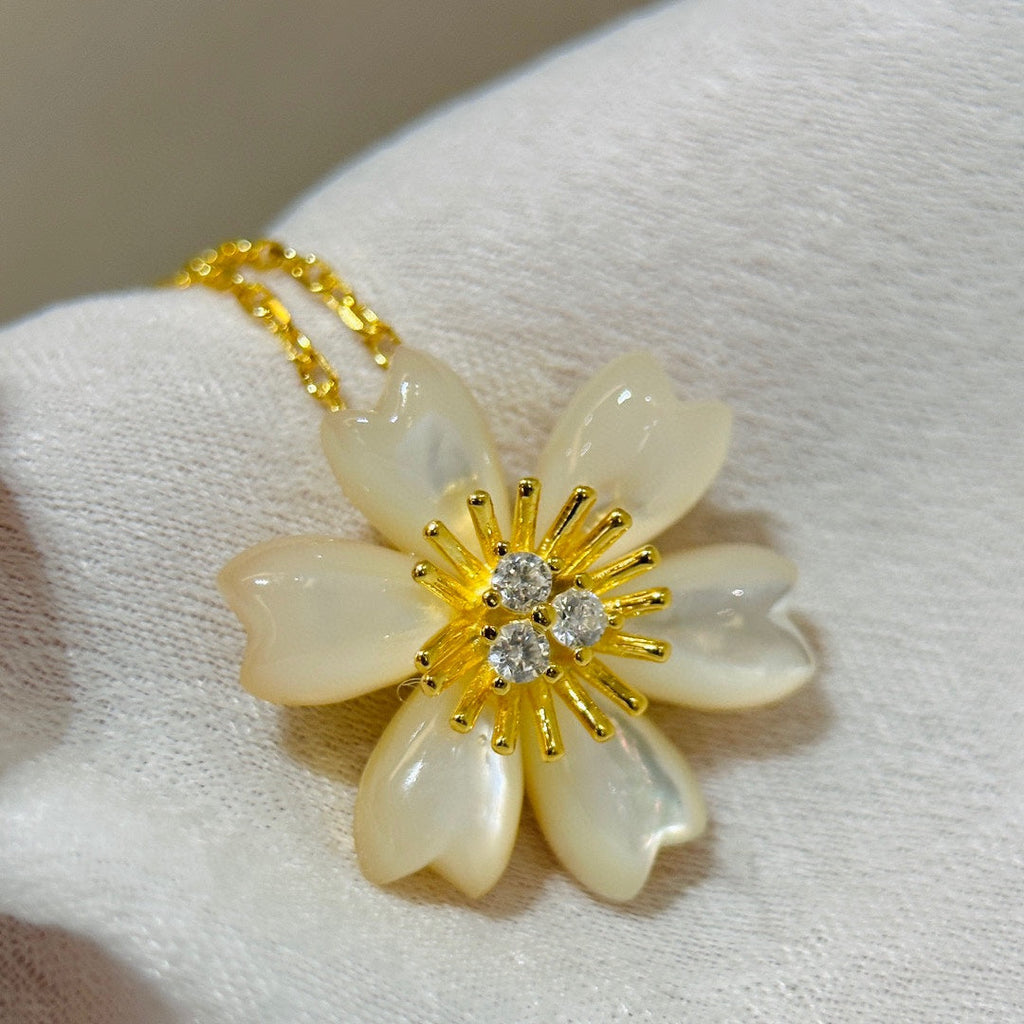 18K Rose De No?l Clip Pendant Necklace