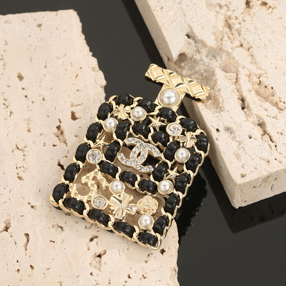 18K CC Bottle Strass Brooch